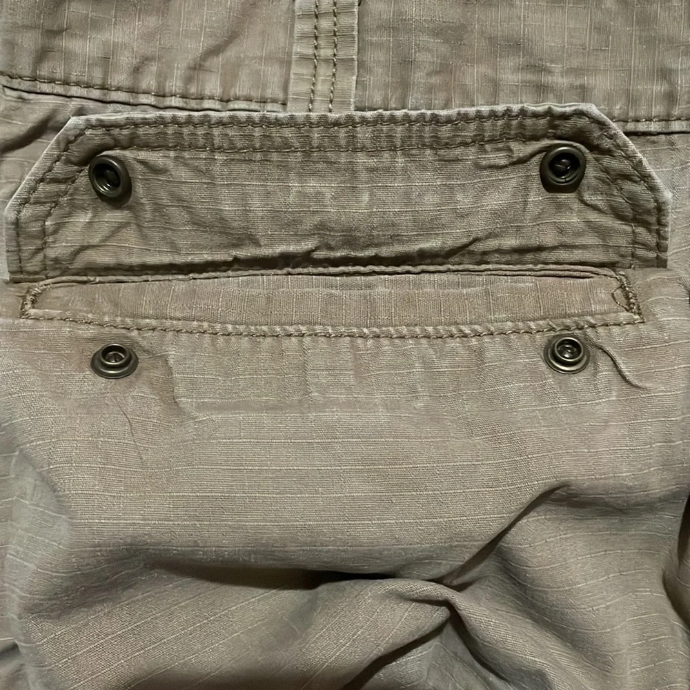 Men’s Carhartt relaxed fit shorts. Excellent used condition. Sz 40 - Picture 10 of 12